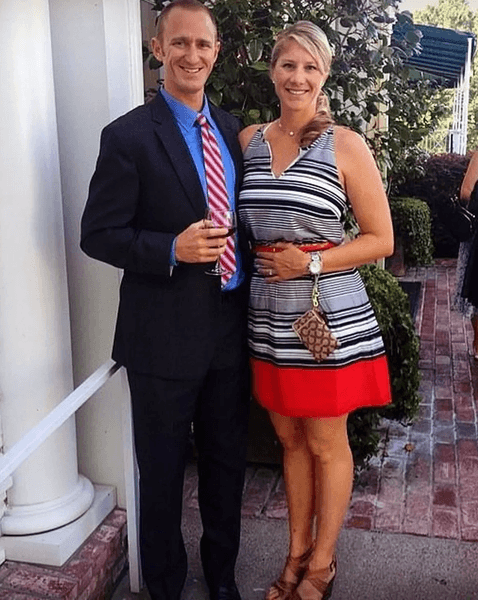 Мужчина, связанный с авиаинцидентом, сфотографирован вместе с супругой до происшествия