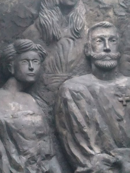 Памятник Николаю II, Ялта, Ливадийский дворец