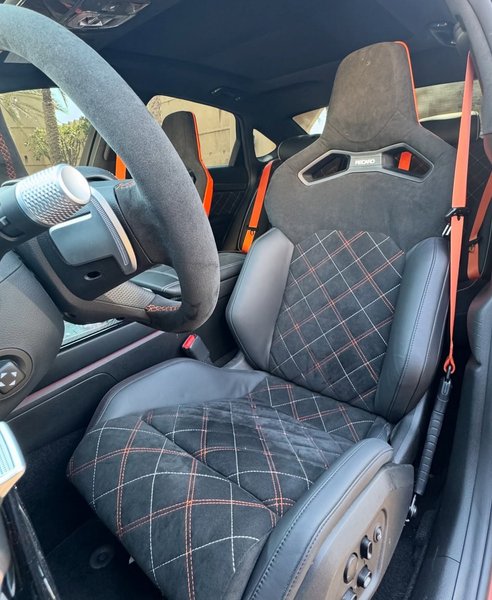 салон genesis G80