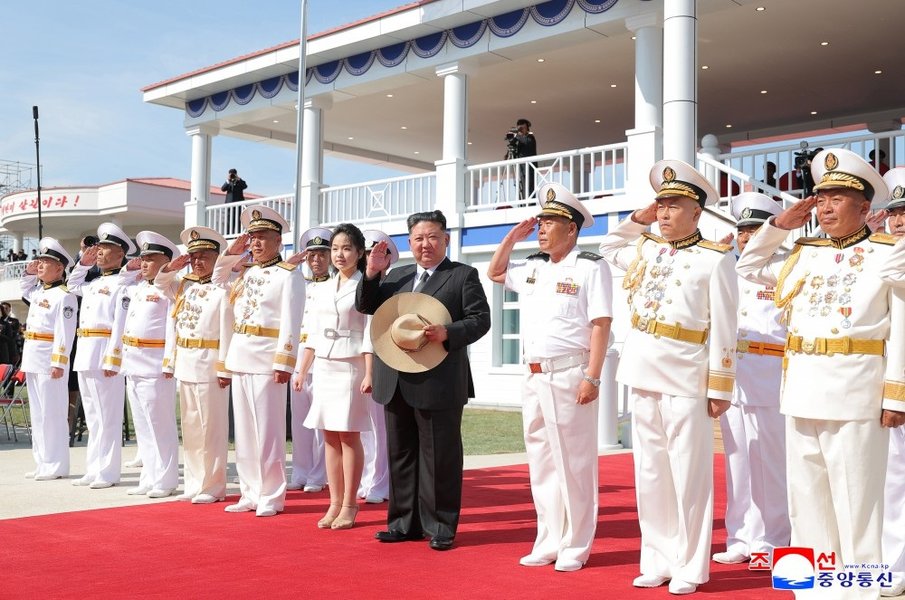 ким чен ын, ким чжу э, эсминец