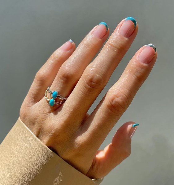 цветной френч, тренды маникюра, тренды сезона 2021, модные тренды, модный маникюр, нюдовый маникюр