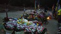 могила, цветы, венок, крест, погибший военный, марсово поле львов, лычаковское кладбище, вдова, марсово поле, похороні, герои украины, ультрас металлист, ультрас карпаты, ультрас, ультрас днепр