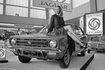 Morris Marina на Парижском автосалоне 1971 года. В сочетании с девушкой-моделью не выглядит "худшим авто в мире", не правда ли?