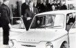 Июль 1963 года: принц Филипп управляет автомобилем Hillman Imp во время открытия завода компании в Линвуде, Ренфрушир