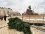 у Києві почали прибирати ялинку