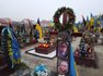 могила, цветы, венок, крест, погибший военный, марсово поле львов, лычаковское кладбище, вдова, марсово поле, похороні, герои украины, ультрас металлист, ультрас карпаты, ультрас, ультрас днепр