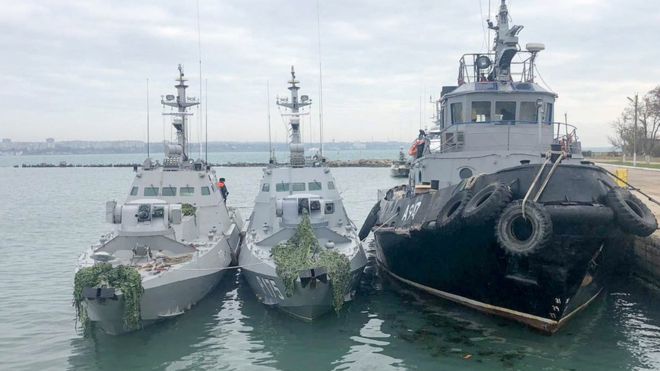 МИД требует от РФ вернуть захваченные в Керченском проливе корабли