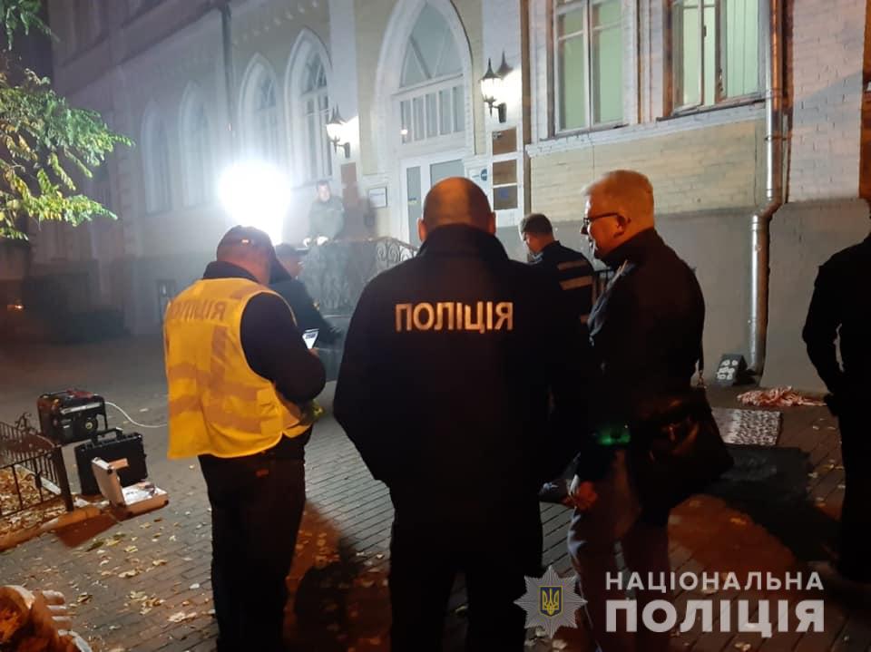 Полиция назвала основную версию взрыва гранаты в Киеве