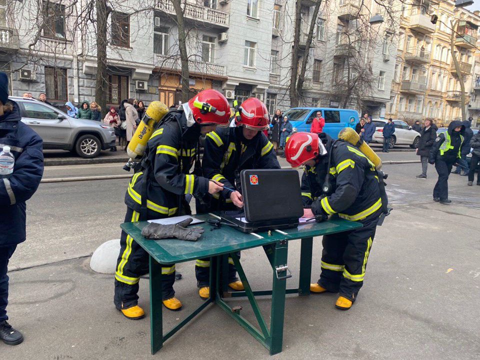 фото в Киеве горит министерство культуры