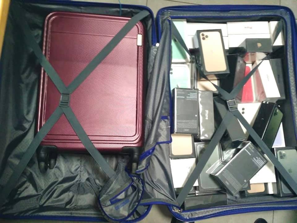 В "Борисполе" в забытом багаже обнаружили 113 телефонов iPhone