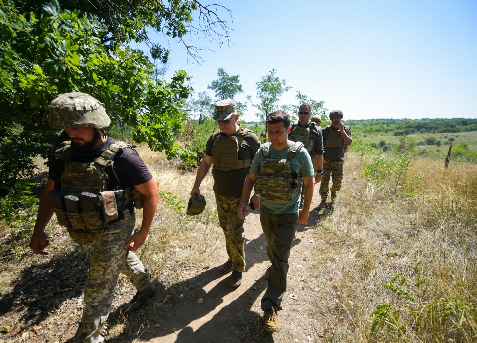 Стало известно, что Зеленский делал два дня на Донбассе