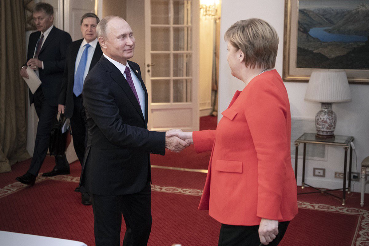 Меркель и Путин обсудили Донбасс и транзит газа